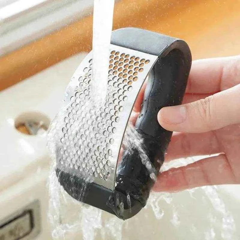 GarlicMaster™ Heavy-Duty Stainless Steel Garlic Crusher - PRO COOK GEAR